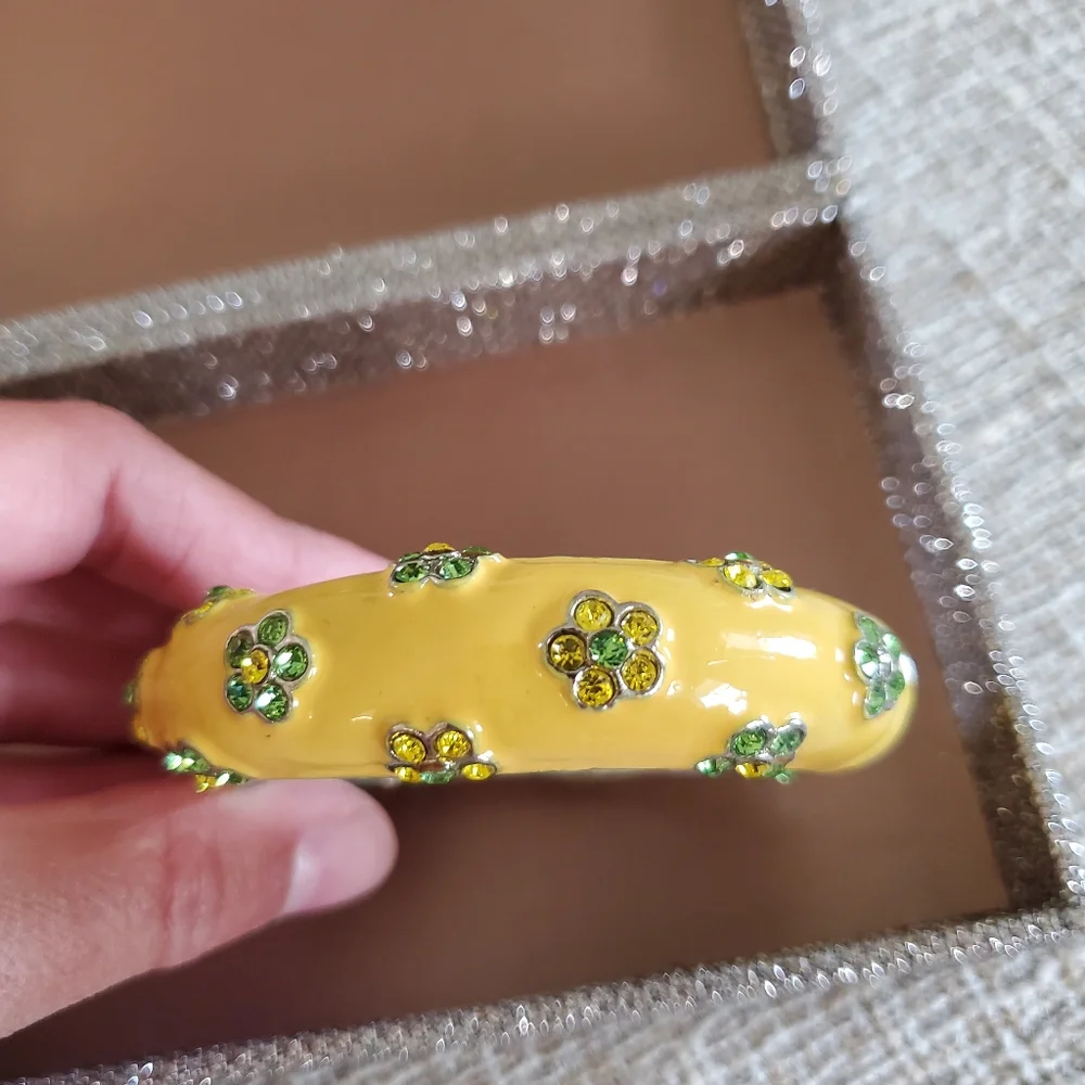 Enamel Hinge Floral Bracelet - Picture 3 of 8